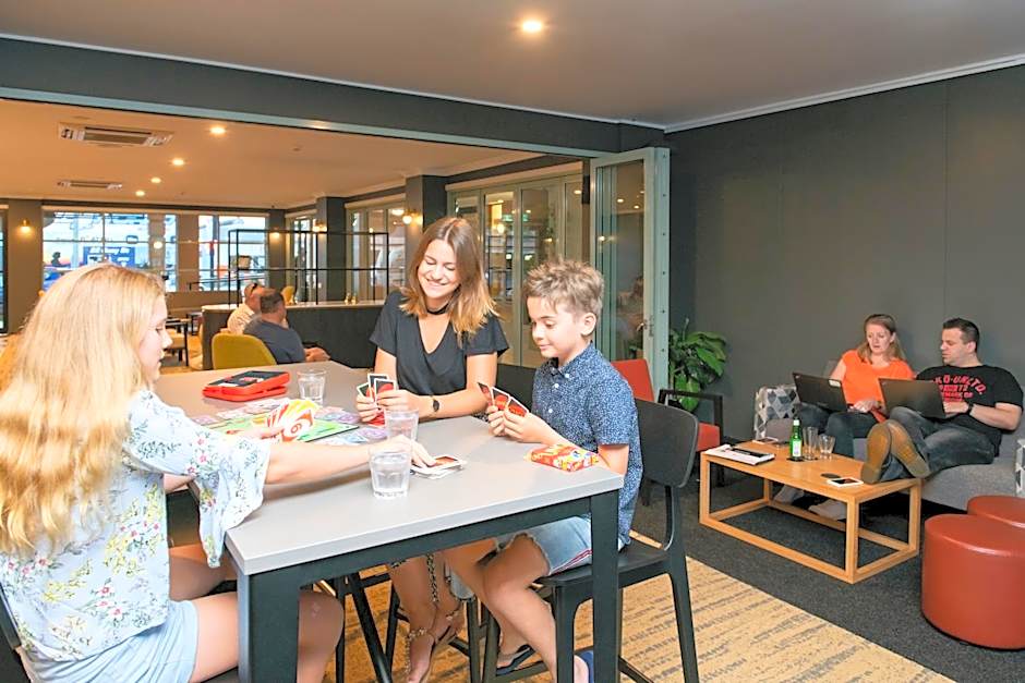 Burnett Riverside Hotel