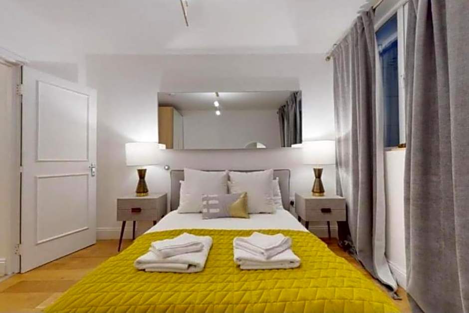 Stunning Hyde Park Home, Ground Floor Maisonette, Duplex, near Tube Metro Stations