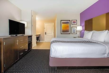 Queen Room - Mobility Access/Non-Smoking