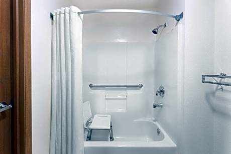 Queen Room - Mobility Access/Non-Smoking