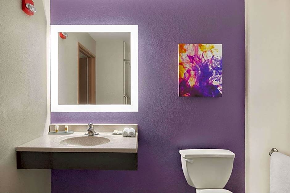 La Quinta Inn & Suites by Wyndham Lackawanna - Buffalo