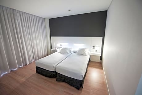 Double Room with free airport shuttle