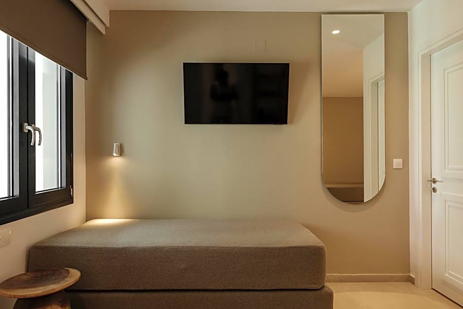 Nami Hotel & Suites