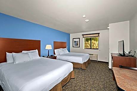 Queen Room with Two Queen Beds - Non Smoking/Interior Hall