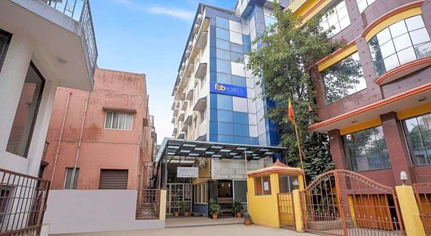 FabHotel Savi Inn - Nr. Mantri Square Mall