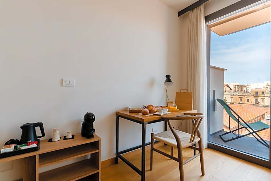 Glass House - Smart Rooms & Parking