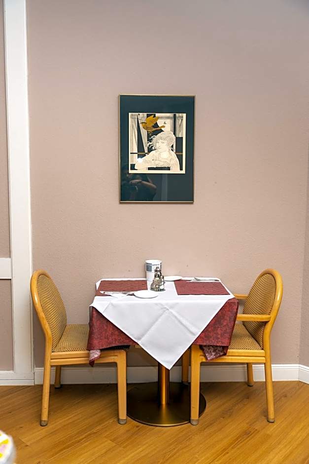 Continental Hotel-Pension