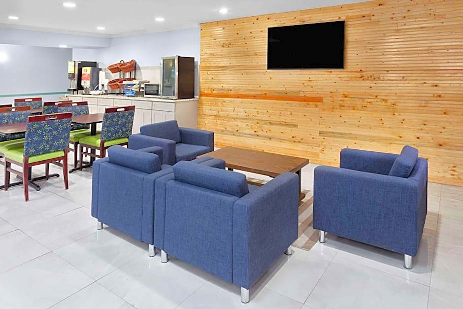 Days Inn & Suites by Wyndham Siler City