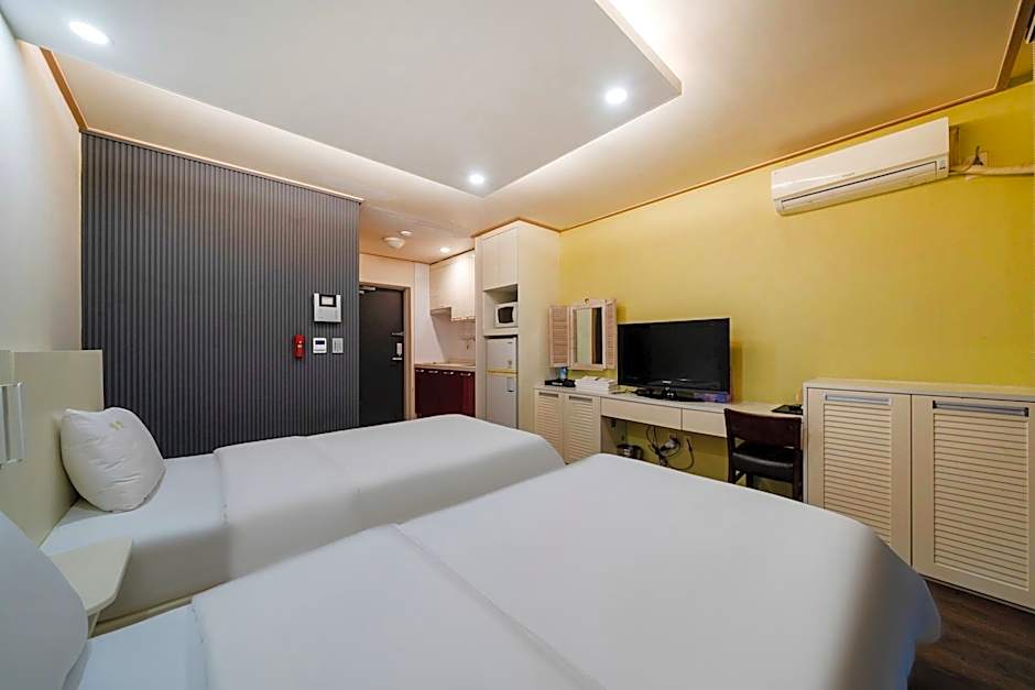 Ean Residence
