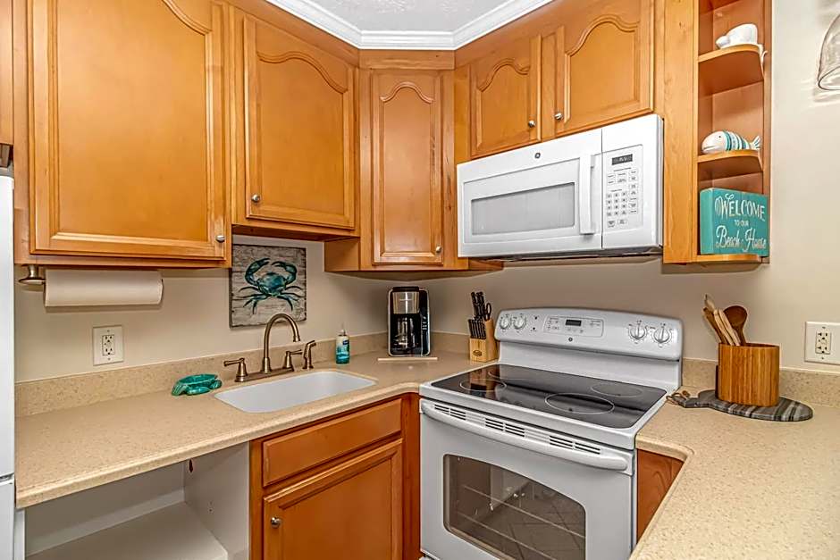 Exceptional Ocean-Pier-Pool Front 1 BR Condo