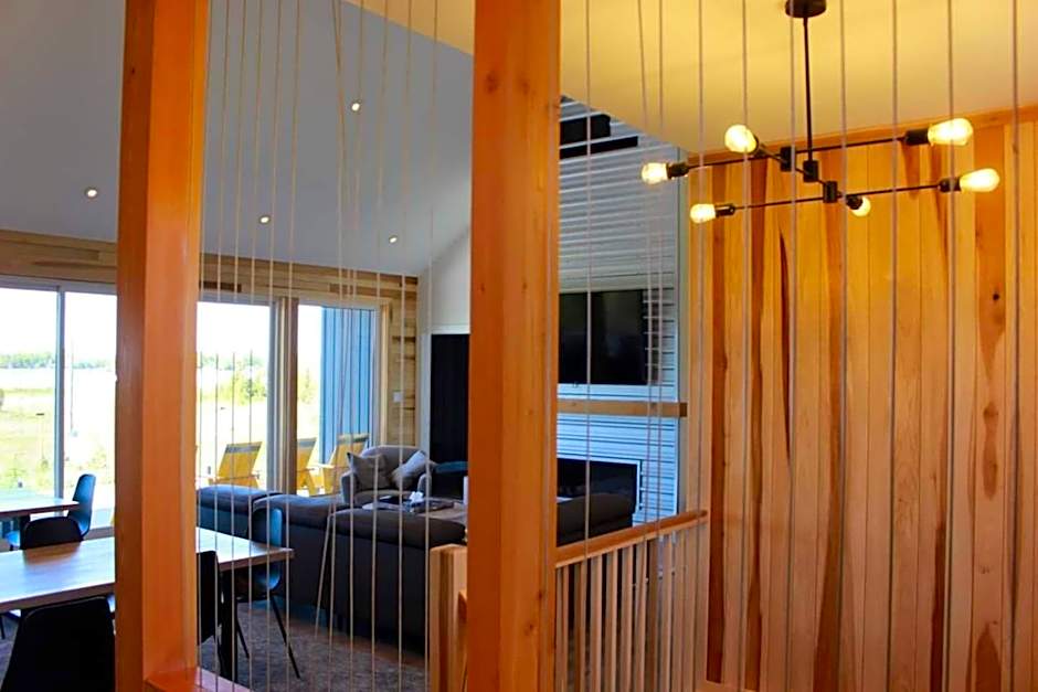 Huronia Luxury Lakefront Views & Game Room!