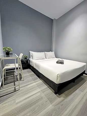 Gurney Coast by Sky Hive