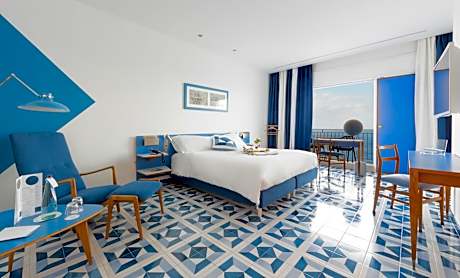 Deluxe Triple Room with Sea View