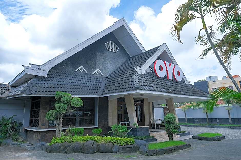 OYO 461 Hotel Madukoro Near RSI Hidayatullah