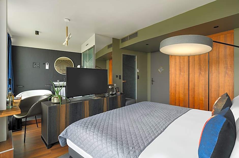 Photo 1 of 6 of Deluxe, View, Balcony, Top Floor