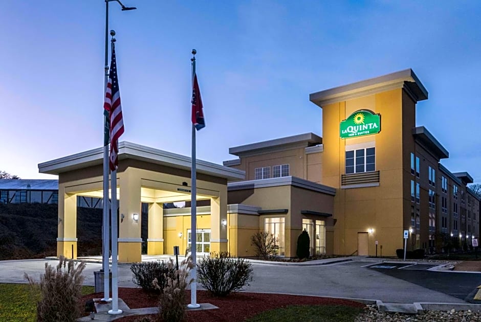 La Quinta Inn & Suites by Wyndham Knoxville Central Papermill