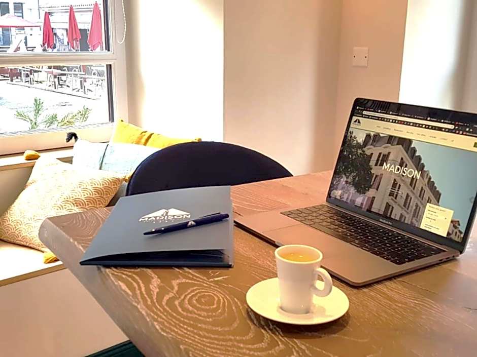 MADISON Saint Jean de Luz - Handwritten Collection