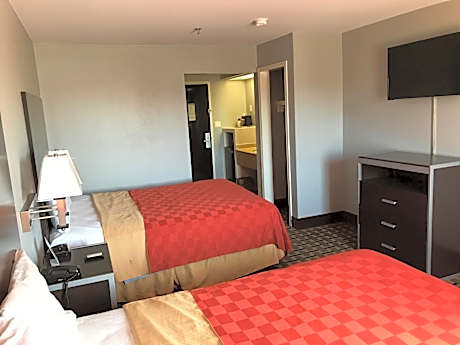 Queen Room with Two Queen Beds - Smoking