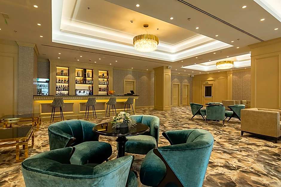 Astoria Grand Hotel