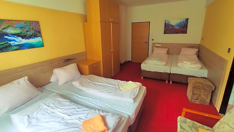 Photo 1 of 2 of Quadruple Room