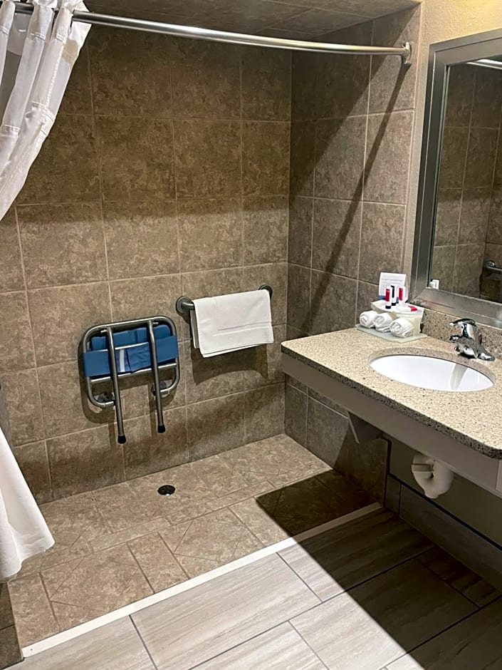 Days Inn & Suites by Wyndham Onalaska/La Crosse