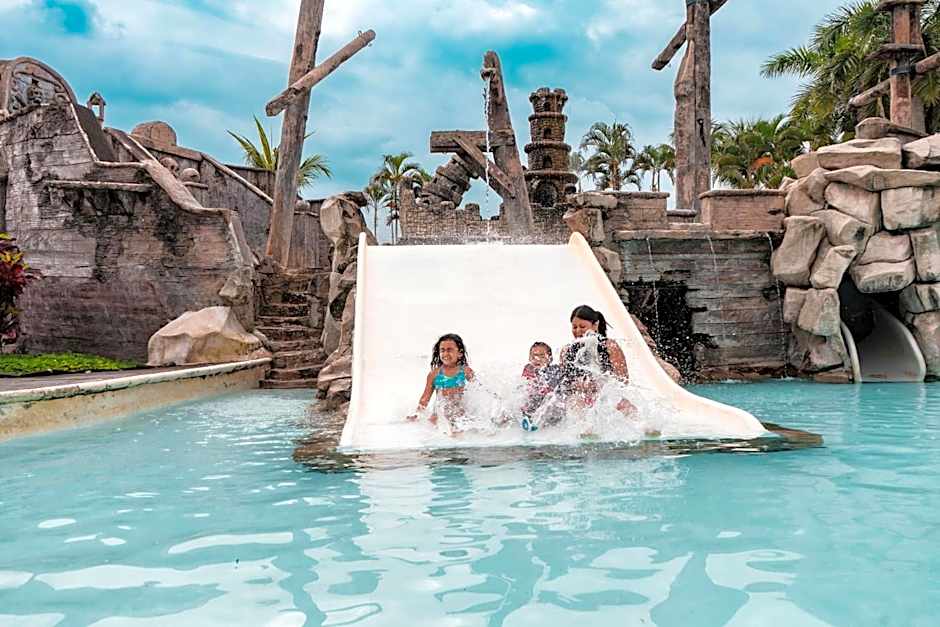 Amatique Bay Hotel