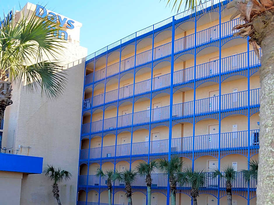 Days Inn by Wyndham Panama City Beach/Beachfront Resort