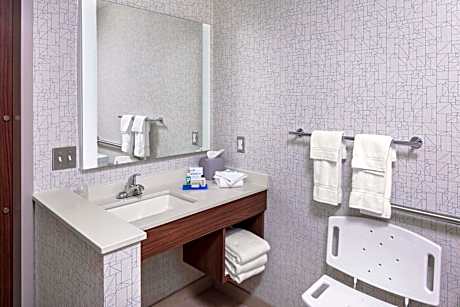 Standard Queen Room with Two Queen Beds and Tub - Accessible