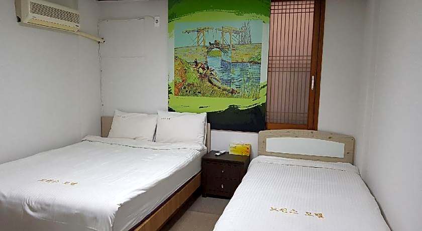Twins Hotel