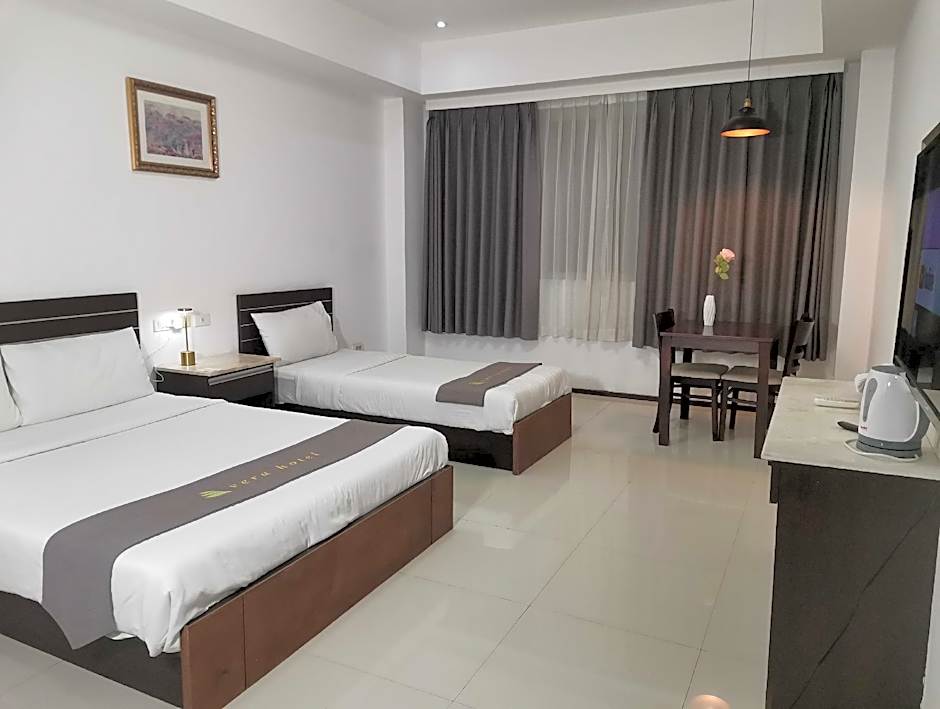 Townhouse Oak Vera Hotel Near Clark International Airport