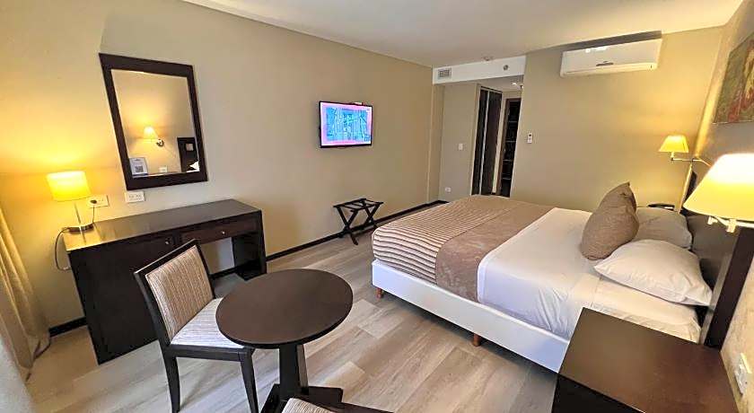 Howard Johnson Funes