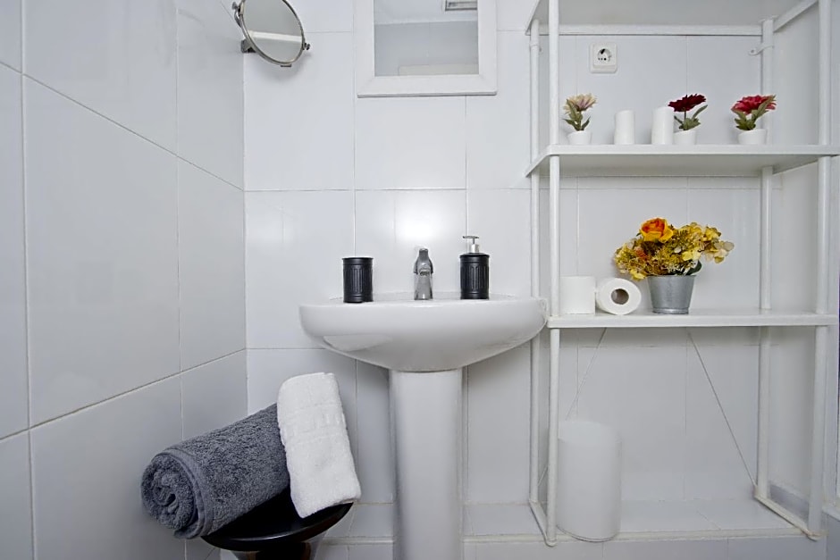 Barcelona City North Hostal
