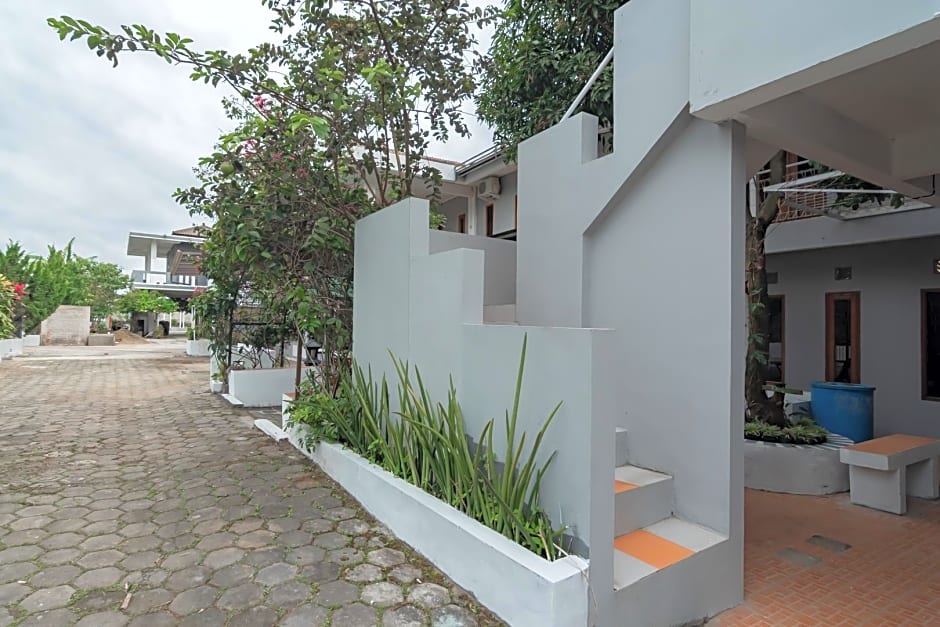 Lembur Kiwari Setra Duta Mitra RedDoorz