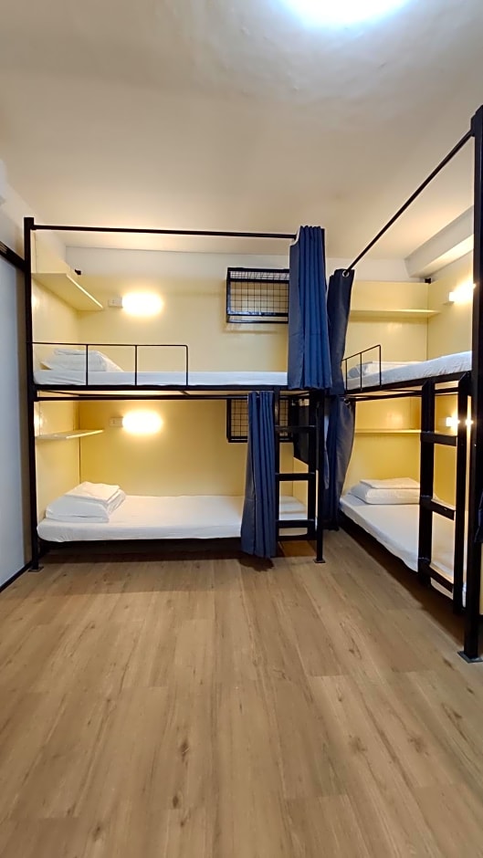 Nomad's Hub - Best Value Co-living Hostel