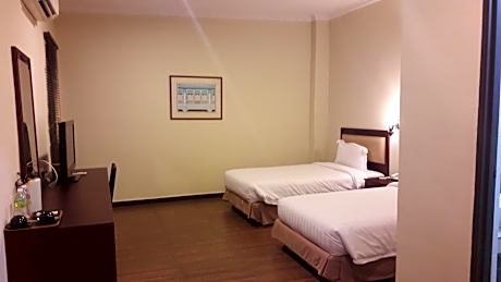 Twin Room with Bath