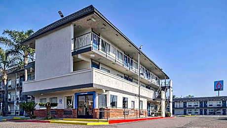 Motel 6-Anaheim, CA - Fullerton East