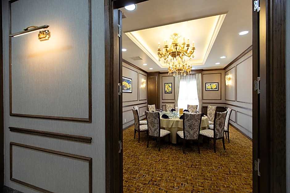 Duc Huy Grand Hotel and Spa