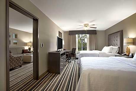 Suite with Two Queen Beds and Tub - Mobility and Hearing Access/Non-Smoking