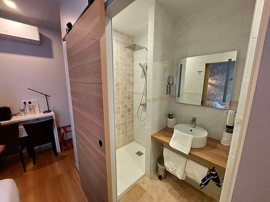 Logis Hôtels - Hôtel et Restaurant Les Voyageurs