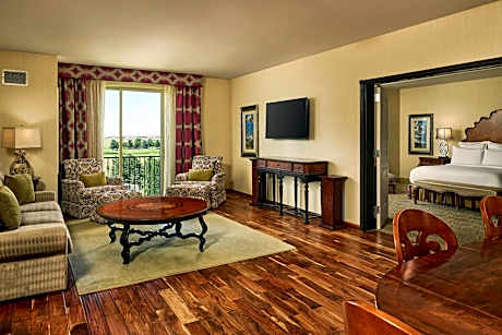 VIP Suite, 1 Bedroom Suite, 1 King, Sofa bed