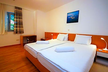 Accessible Twin room and Balcony