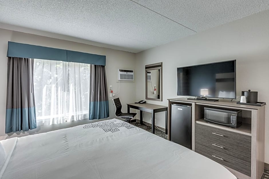 Days Inn & Suites by Wyndham Spokane