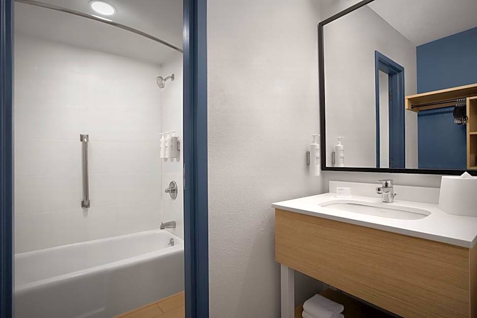 Spark by Hilton Denver East I 70