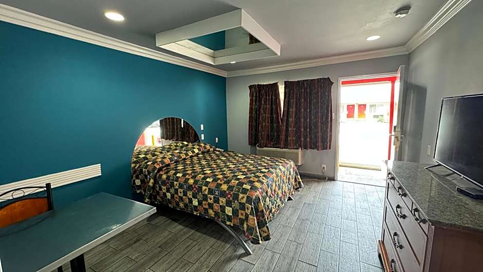 Hiland Motel