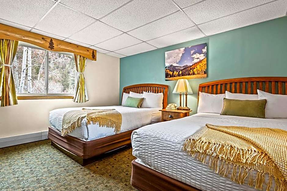 Box Canyon Lodge and Hot Springs
