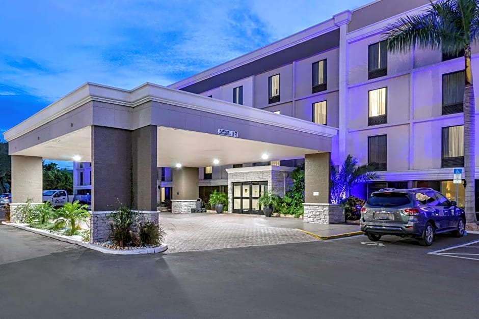 Comfort Inn & Suites St. Pete - Clearwater International Airport