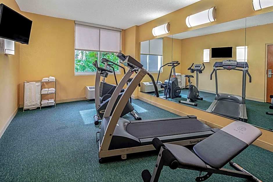 La Quinta Inn & Suites by Wyndham Naples Downtown