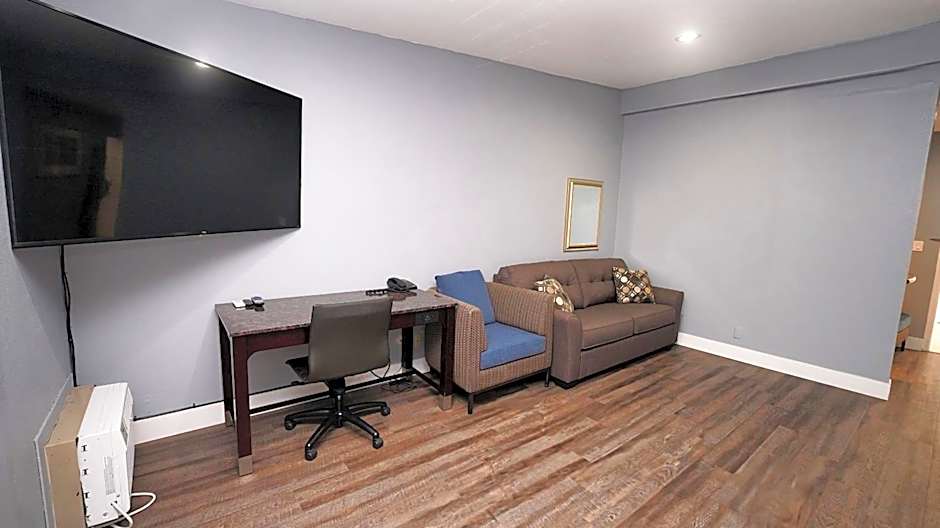 SeaSide Inn & Suites