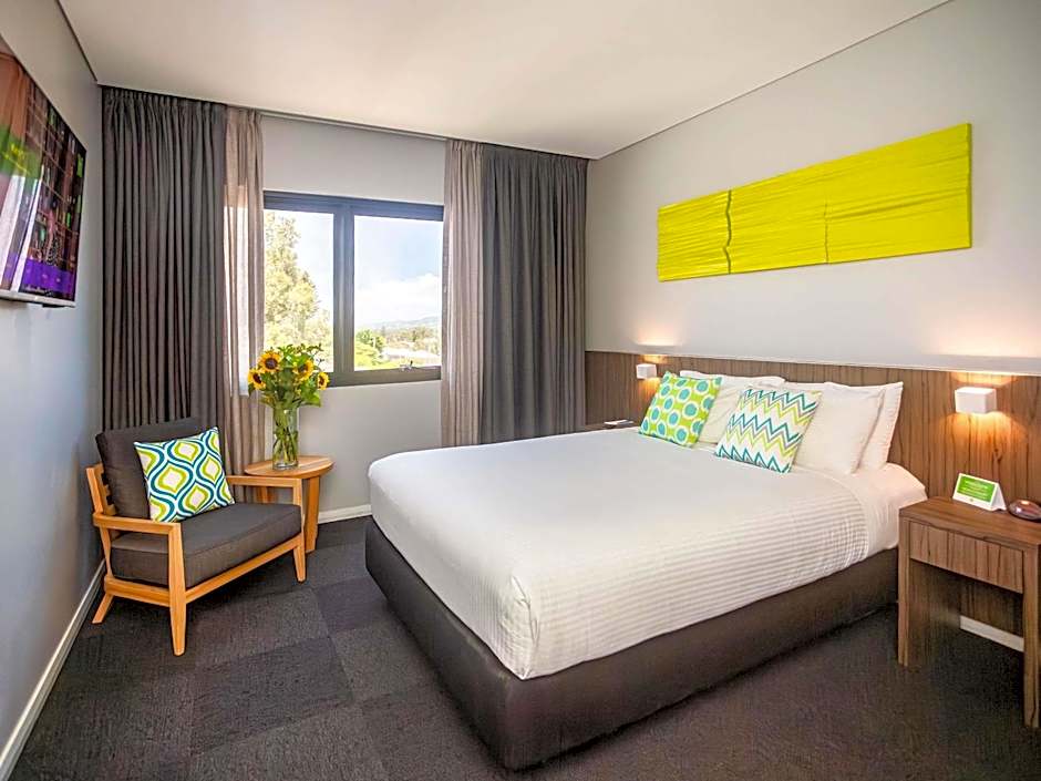 Ibis Styles The Entrance