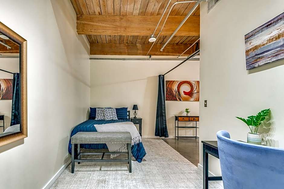 Downtown Dallas Condo - 2BR 1BA